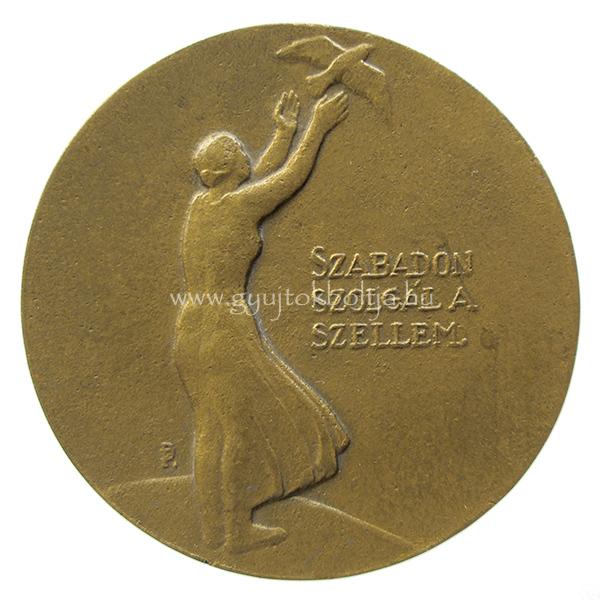 P�tzay P�l: Szabadon Szolg�l a Szellem - E�tv�s Koll�gium �rem el�lapja